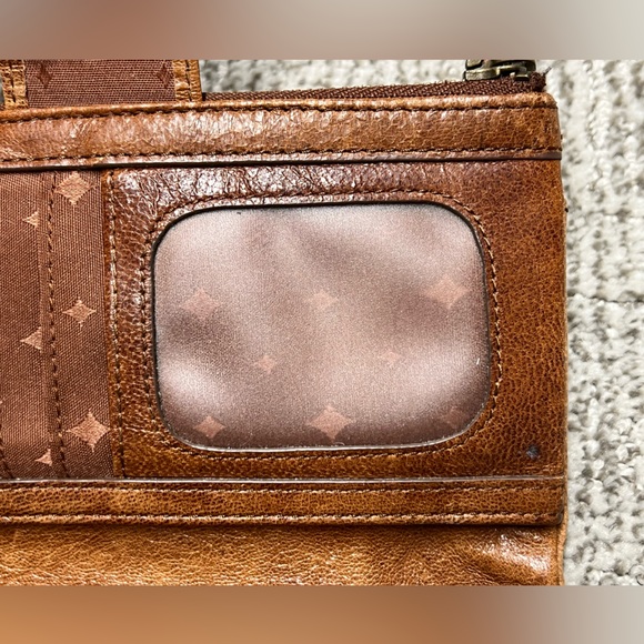 CLEARANCE! FOSSIL LEATHER WALLET - Picture 6 of 16